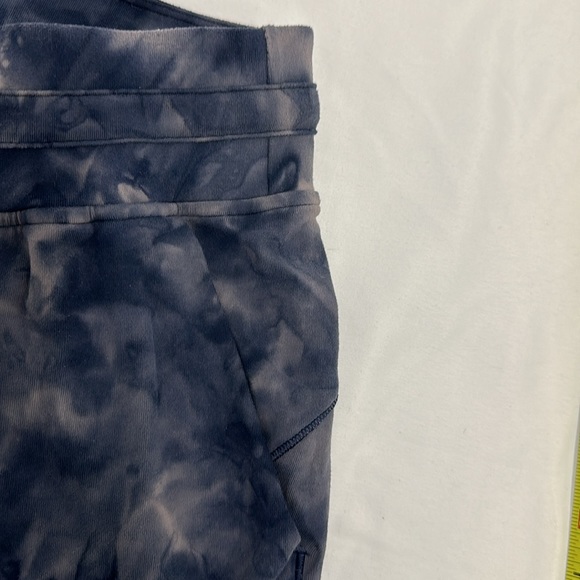 Lululemon Ready to Rulu Jogger Crop. Size 6 - Picture 8 of 11